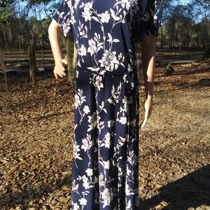 EUC"Chaps"blue w/white flower dress w/tie waist